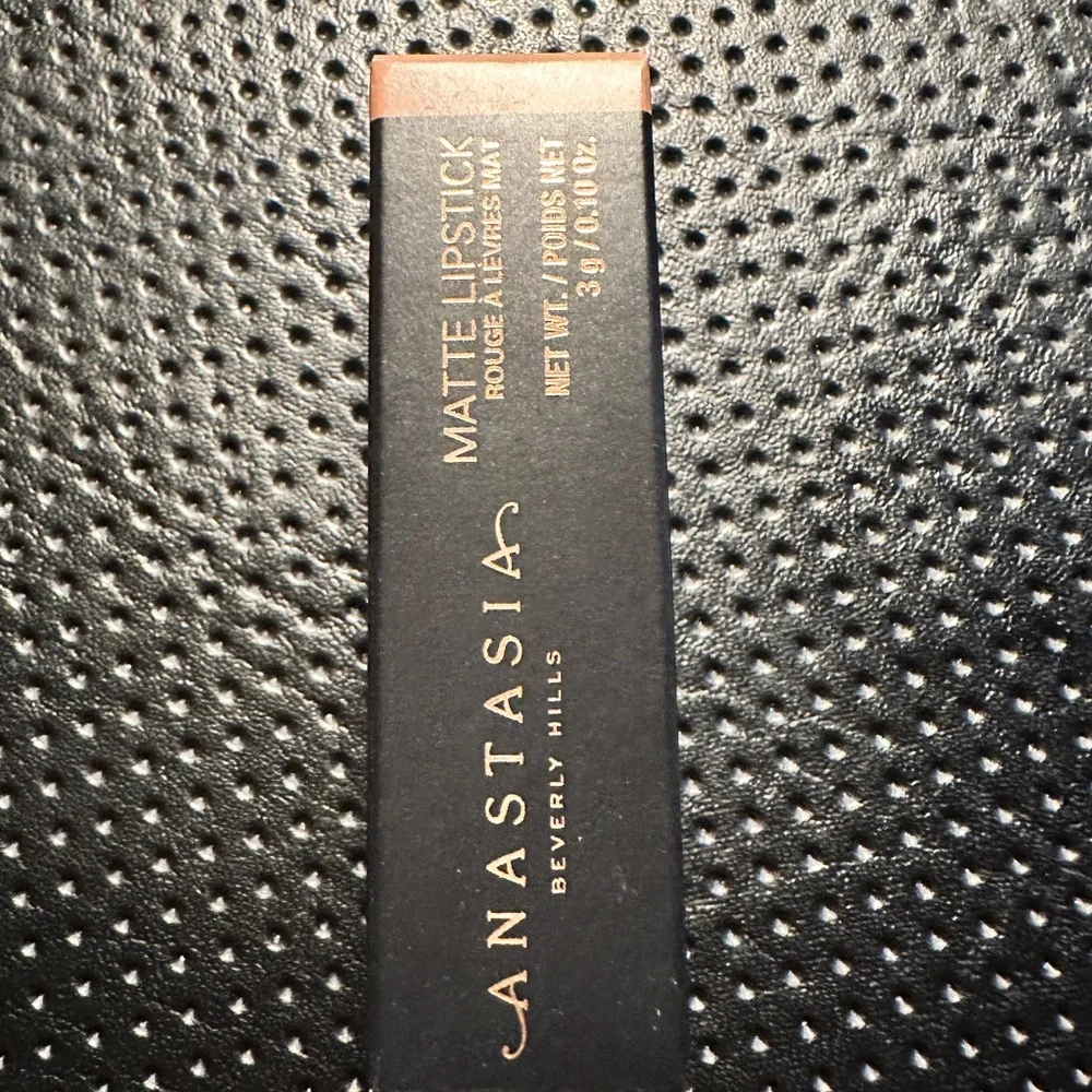 HAZELNUT Matte & Satin Lipstick NEW UNUSED BOXED